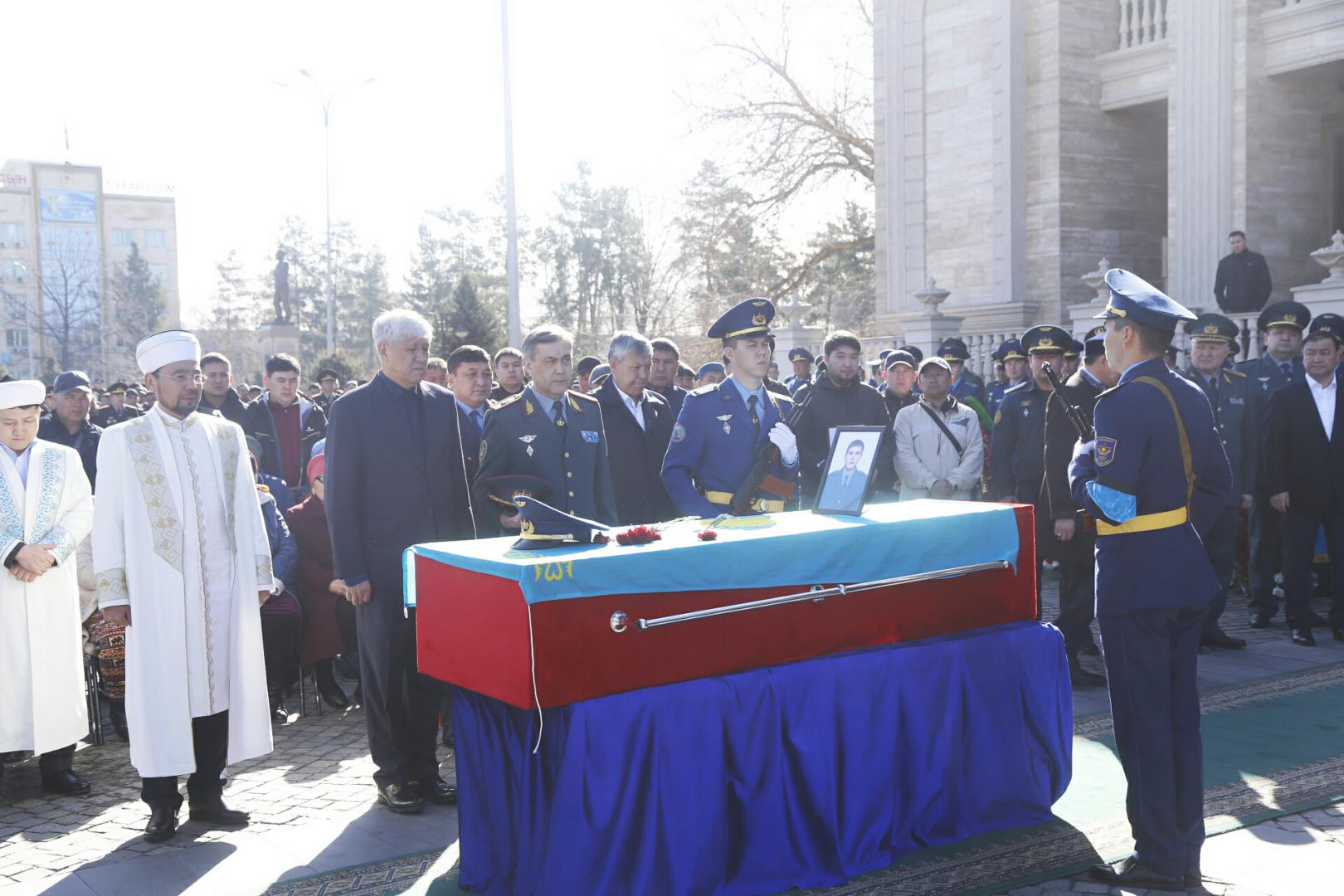 Бас мүфти есіл ерлерді ақтық сапарға шығарып салды (ФОТО)